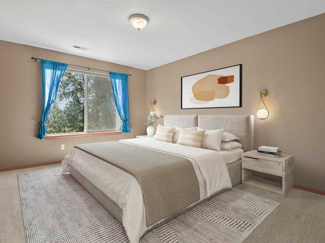 7902 E Woodland Park Dr, Spokane, WA 99212
