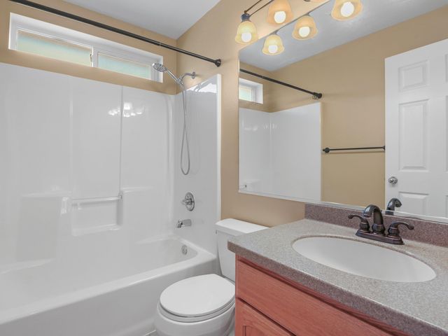 7902 E Woodland Park Dr, Spokane, WA 99212