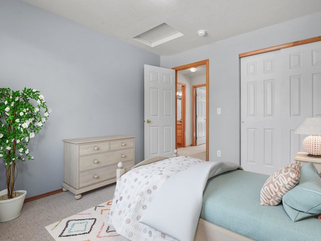 7902 E Woodland Park Dr, Spokane, WA 99212