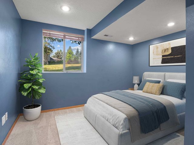 7902 E Woodland Park Dr, Spokane, WA 99212