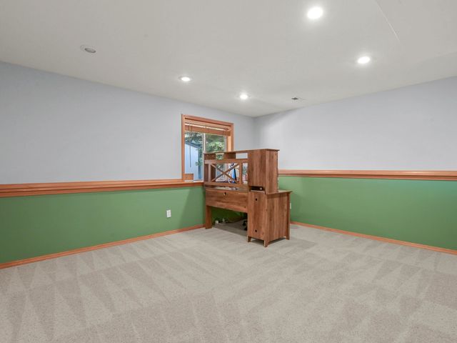 7902 E Woodland Park Dr, Spokane, WA 99212