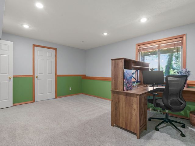 7902 E Woodland Park Dr, Spokane, WA 99212