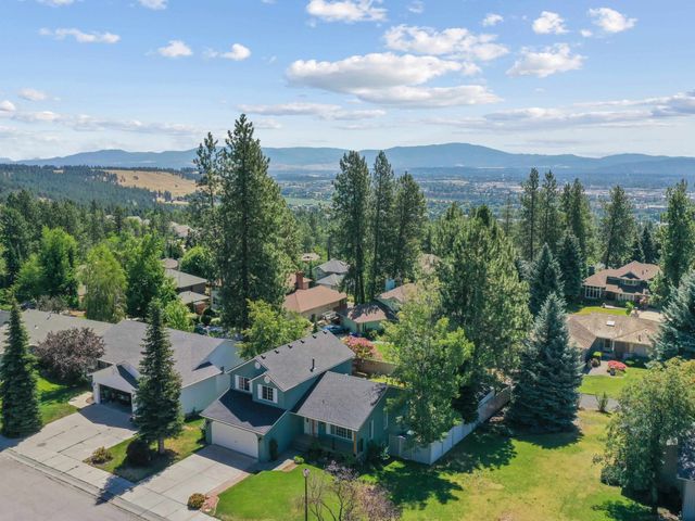 7902 E Woodland Park Dr, Spokane, WA 99212