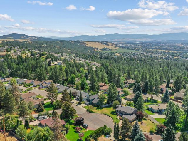 7902 E Woodland Park Dr, Spokane, WA 99212