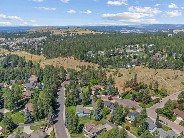7902 E Woodland Park Dr, Spokane, WA 99212