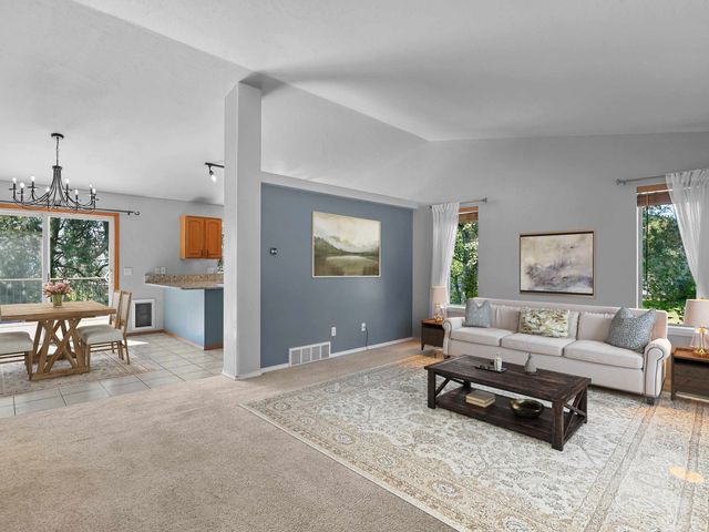 7902 E Woodland Park Dr, Spokane, WA 99212