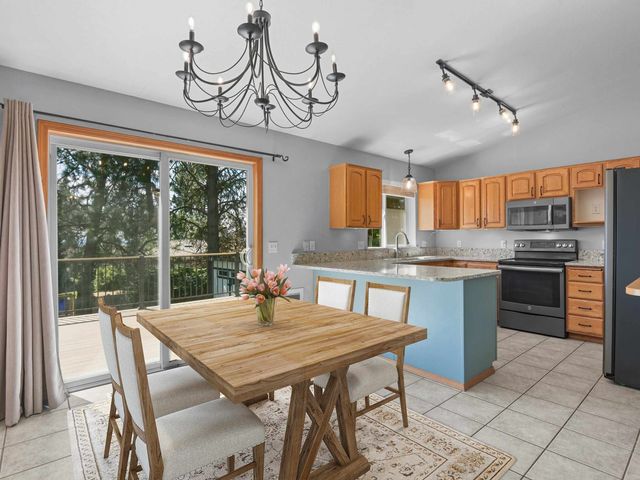 7902 E Woodland Park Dr, Spokane, WA 99212