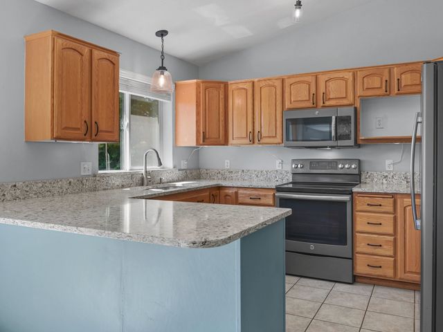 7902 E Woodland Park Dr, Spokane, WA 99212