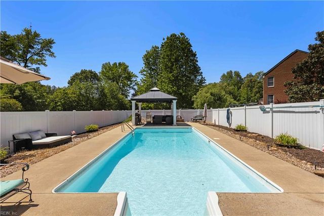 419 Quaker Ridge CT, Suffolk, VA 23435