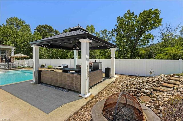 419 Quaker Ridge CT, Suffolk, VA 23435