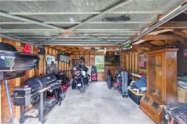 25 Gibson RD, Hampton, VA 23669