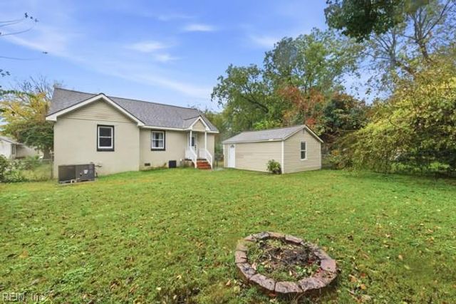 25 Gibson RD, Hampton, VA 23669
