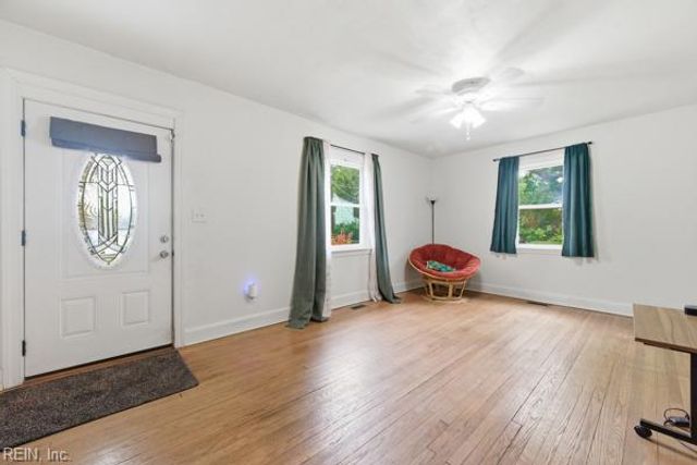 25 Gibson RD, Hampton, VA 23669