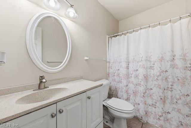 25 Gibson RD, Hampton, VA 23669