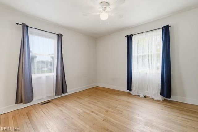 25 Gibson RD, Hampton, VA 23669