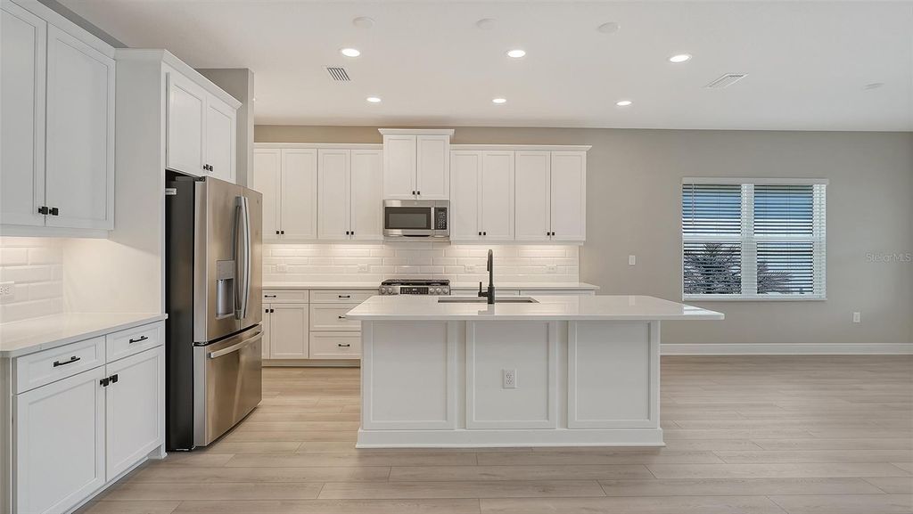 Image 13 of property listing at 8201 SCARLETBUSH DRIVE, Sarasota, FL 34240