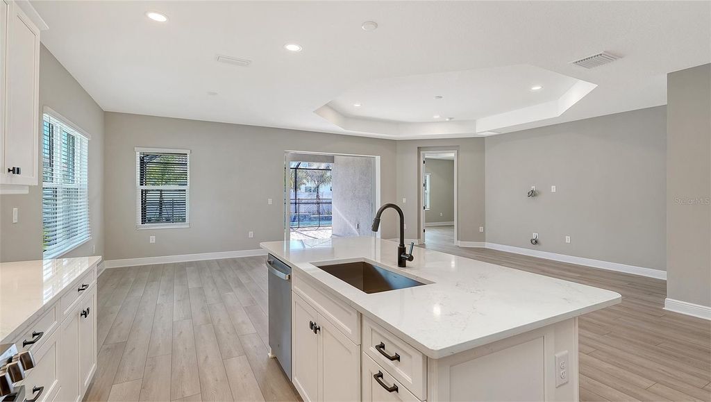 Image 17 of property listing at 8201 SCARLETBUSH DRIVE, Sarasota, FL 34240