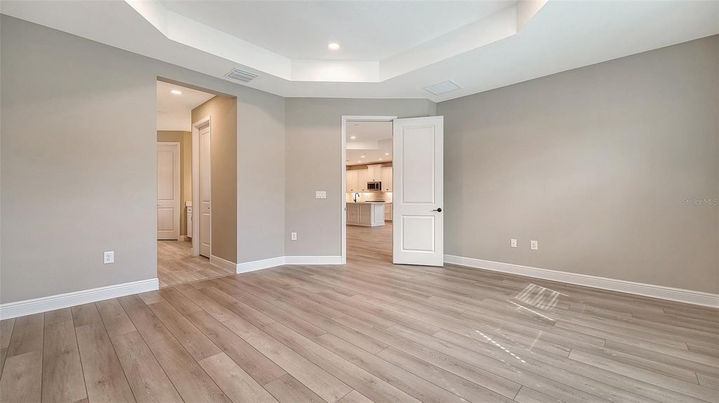 Image 20 of property listing at 8201 SCARLETBUSH DRIVE, Sarasota, FL 34240
