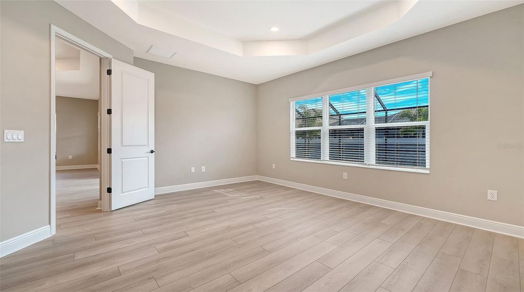 Image 21 of property listing at 8201 SCARLETBUSH DRIVE, Sarasota, FL 34240