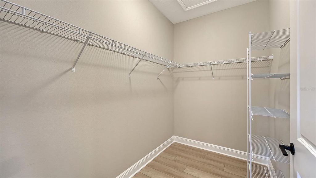Image 25 of property listing at 8201 SCARLETBUSH DRIVE, Sarasota, FL 34240