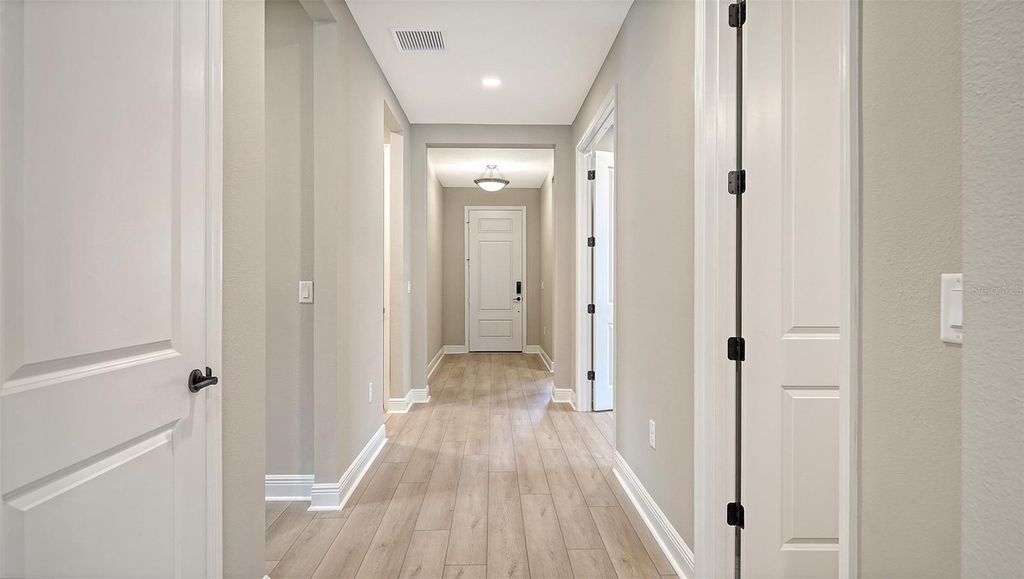 Image 26 of property listing at 8201 SCARLETBUSH DRIVE, Sarasota, FL 34240