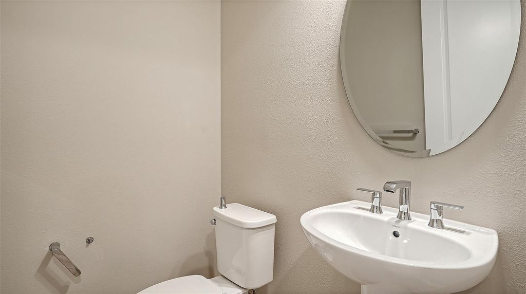 Image 27 of property listing at 8201 SCARLETBUSH DRIVE, Sarasota, FL 34240