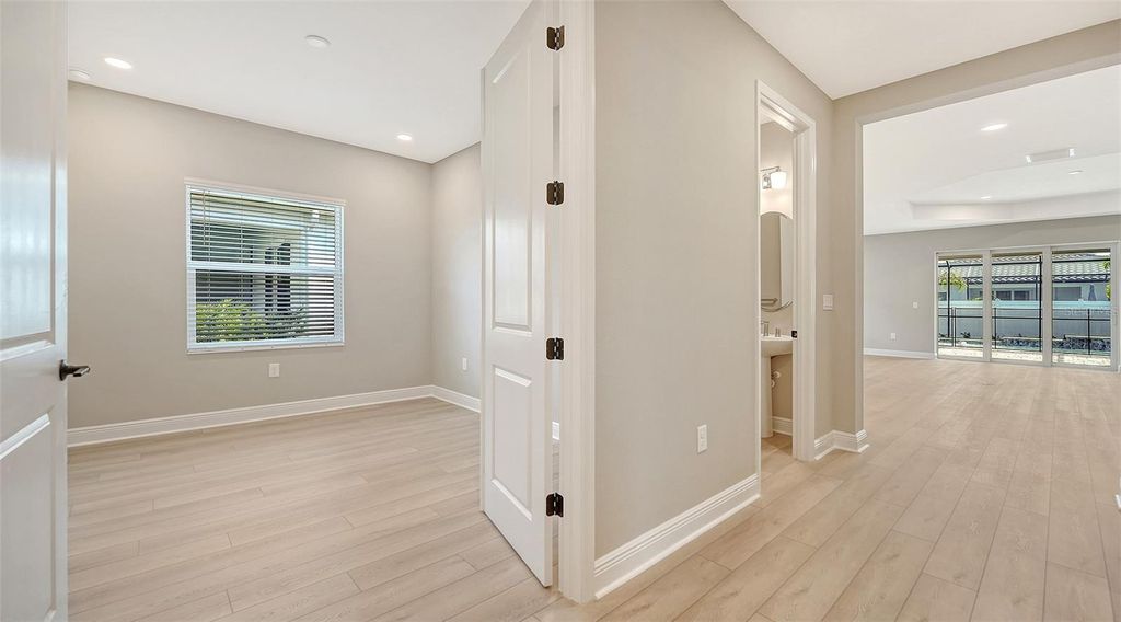 Image 28 of property listing at 8201 SCARLETBUSH DRIVE, Sarasota, FL 34240