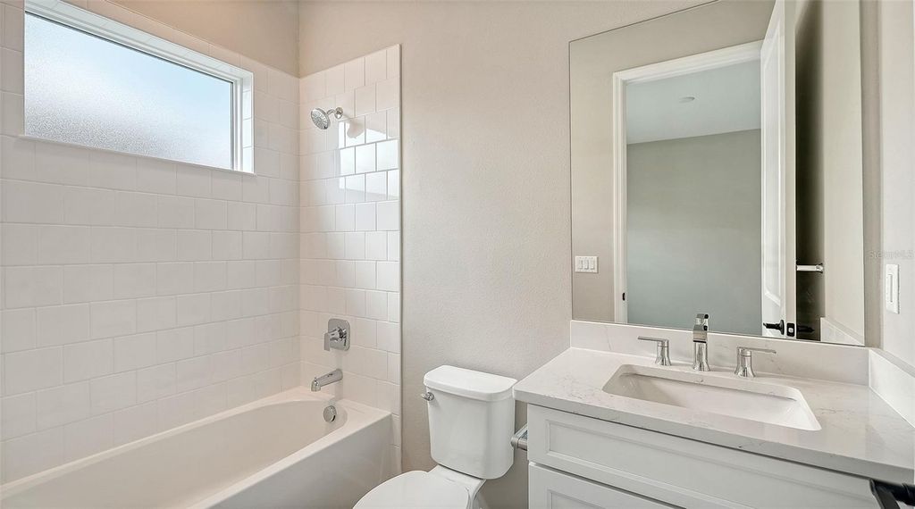 Image 32 of property listing at 8201 SCARLETBUSH DRIVE, Sarasota, FL 34240