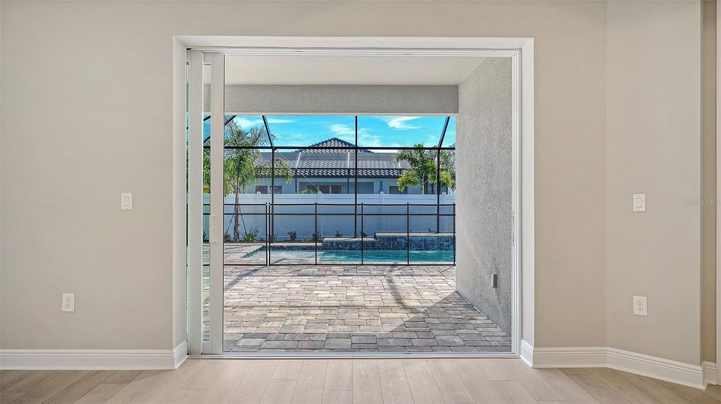 Image 6 of property listing at 8201 SCARLETBUSH DRIVE, Sarasota, FL 34240