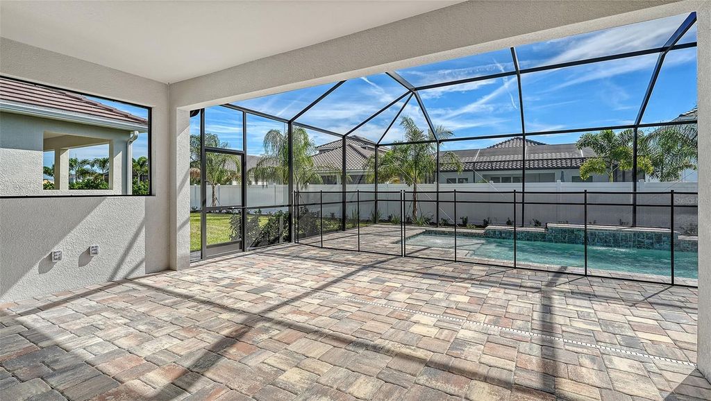 Image 7 of property listing at 8201 SCARLETBUSH DRIVE, Sarasota, FL 34240
