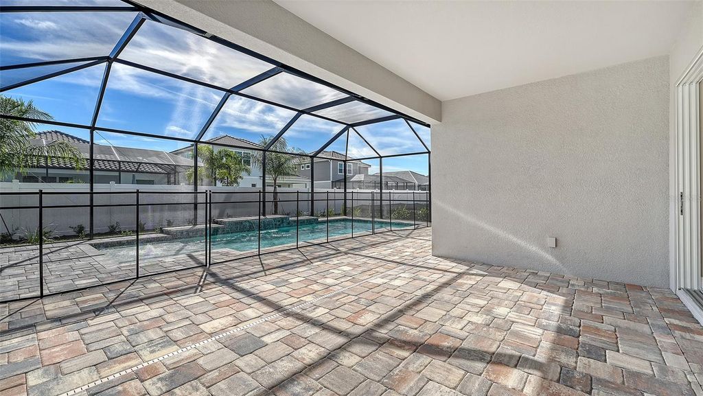 Image 8 of property listing at 8201 SCARLETBUSH DRIVE, Sarasota, FL 34240