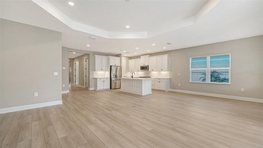 Image 10 of property listing at 8201 SCARLETBUSH DRIVE, Sarasota, FL 34240