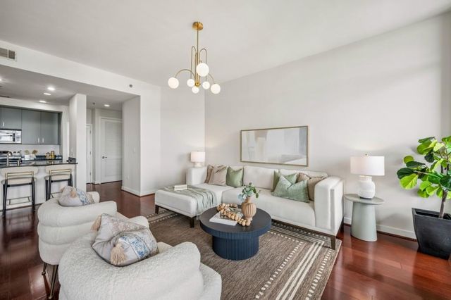 565 Peachtree Street NE 1610, Atlanta, GA 30308
