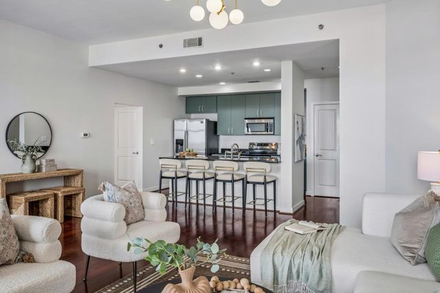 565 Peachtree Street NE 1610, Atlanta, GA 30308