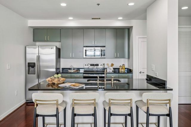 565 Peachtree Street NE 1610, Atlanta, GA 30308