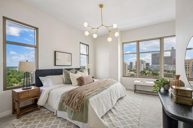 565 Peachtree Street NE 1610, Atlanta, GA 30308