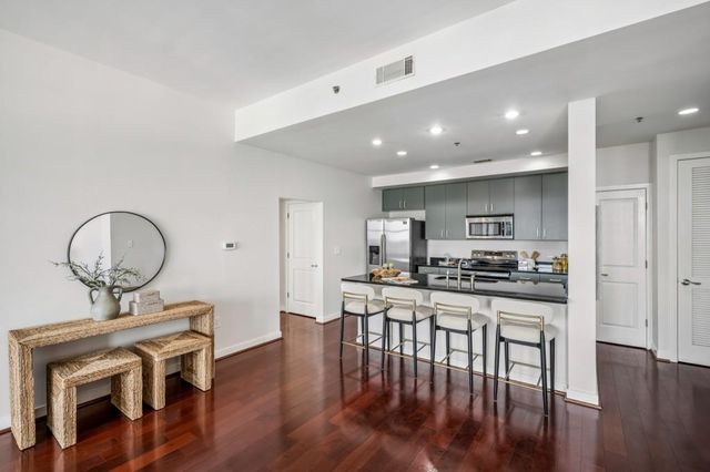 565 Peachtree Street NE 1610, Atlanta, GA 30308