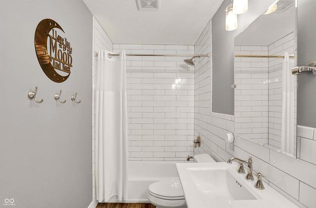 12004 Gatwick View Drive, Fishers, IN 46037