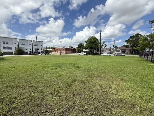 2323 Everett Street, Houston, TX 77009