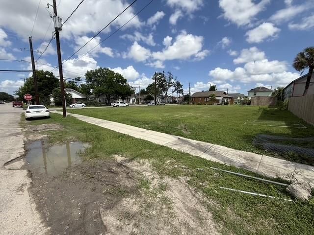 2323 Everett Street, Houston, TX 77009