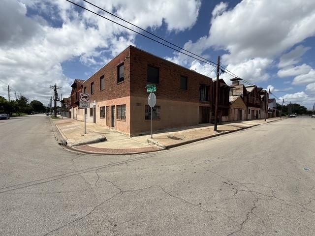 2323 Everett Street, Houston, TX 77009