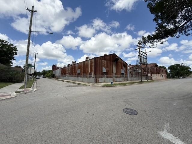 2323 Everett Street, Houston, TX 77009
