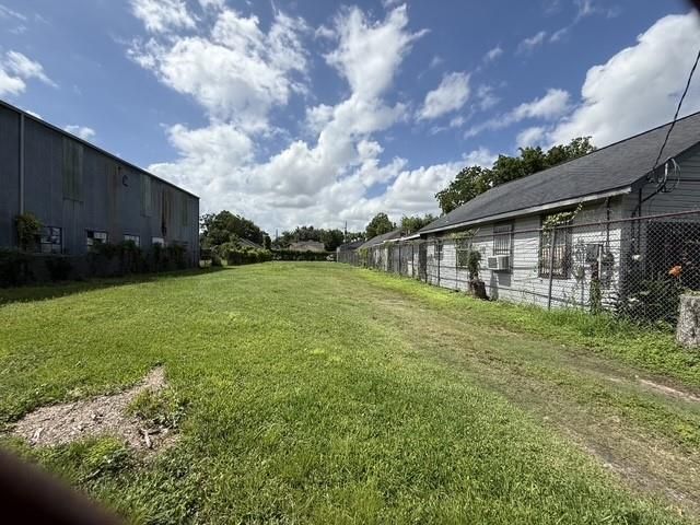 2323 Everett Street, Houston, TX 77009