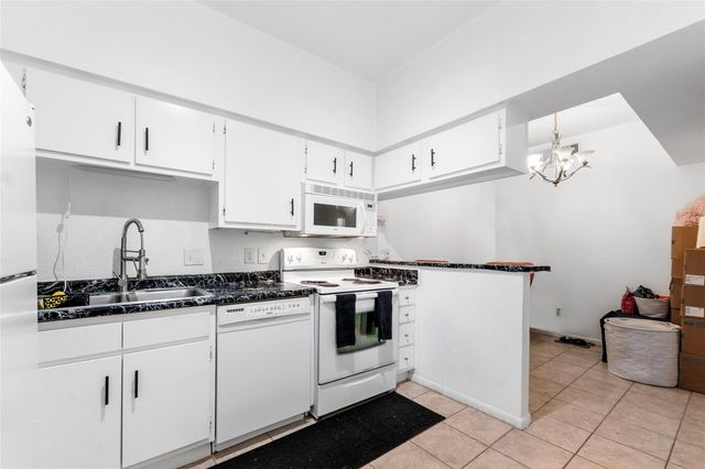 2100 Tanglewilde Street 614, Houston, TX 77063