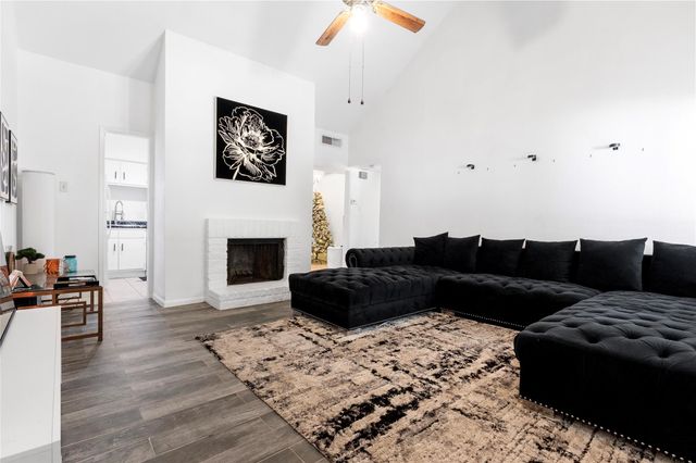 2100 Tanglewilde Street 614, Houston, TX 77063