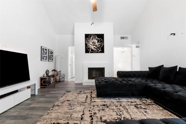 2100 Tanglewilde Street 614, Houston, TX 77063
