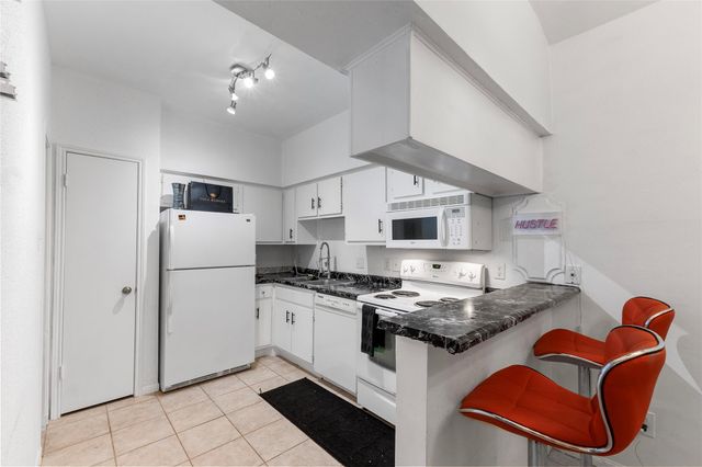 2100 Tanglewilde Street 614, Houston, TX 77063