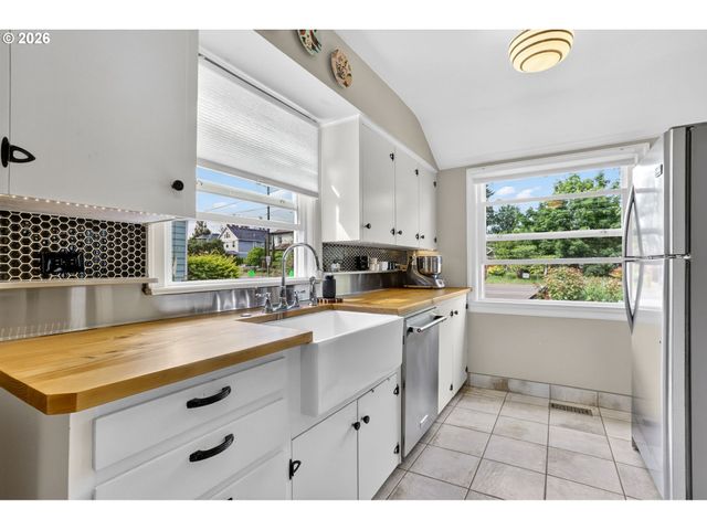 7340 N WILLAMETTE Blvd, Portland, OR 97203