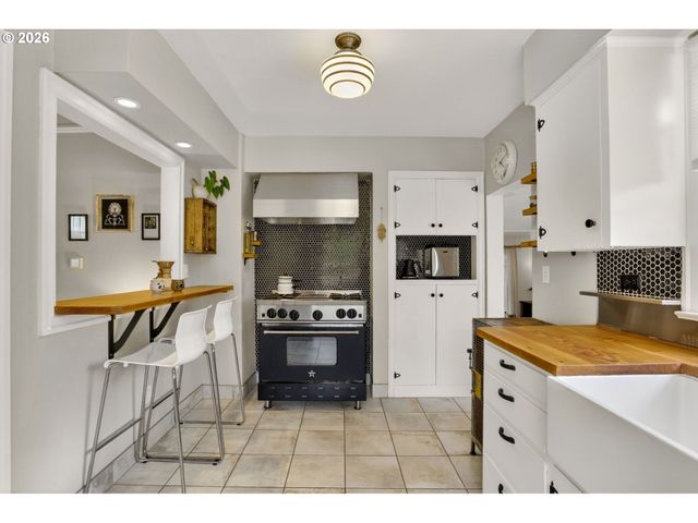 7340 N WILLAMETTE Blvd, Portland, OR 97203