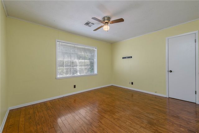 515 North Sharp, Franklin, TX 77856